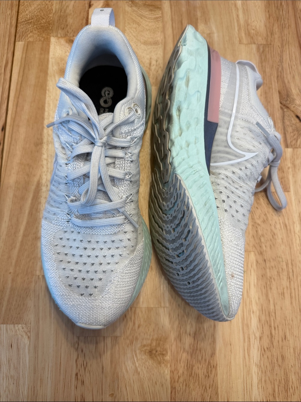 Nike Women's React Infinity flyknit 2- Sz 8.5 - Picture 4 of 8